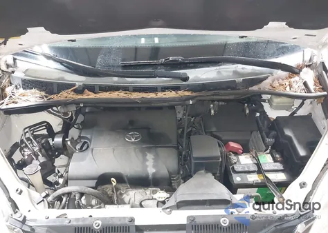 2014 Toyota Sienna Le V6 8 Passenger z USA, uszkodzony, nr VIN 5TDKK3DC6ES521804